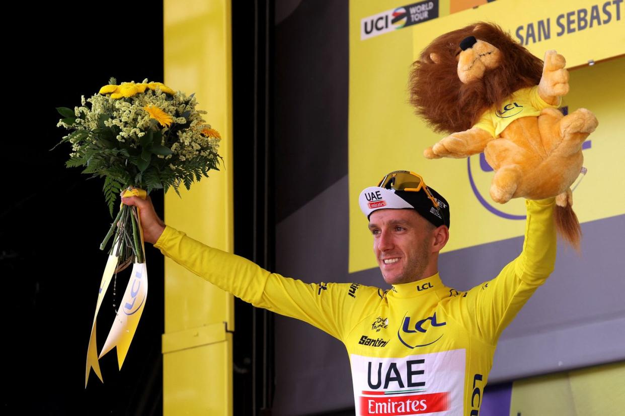 cycling esp tdf2023 stage 2 podium