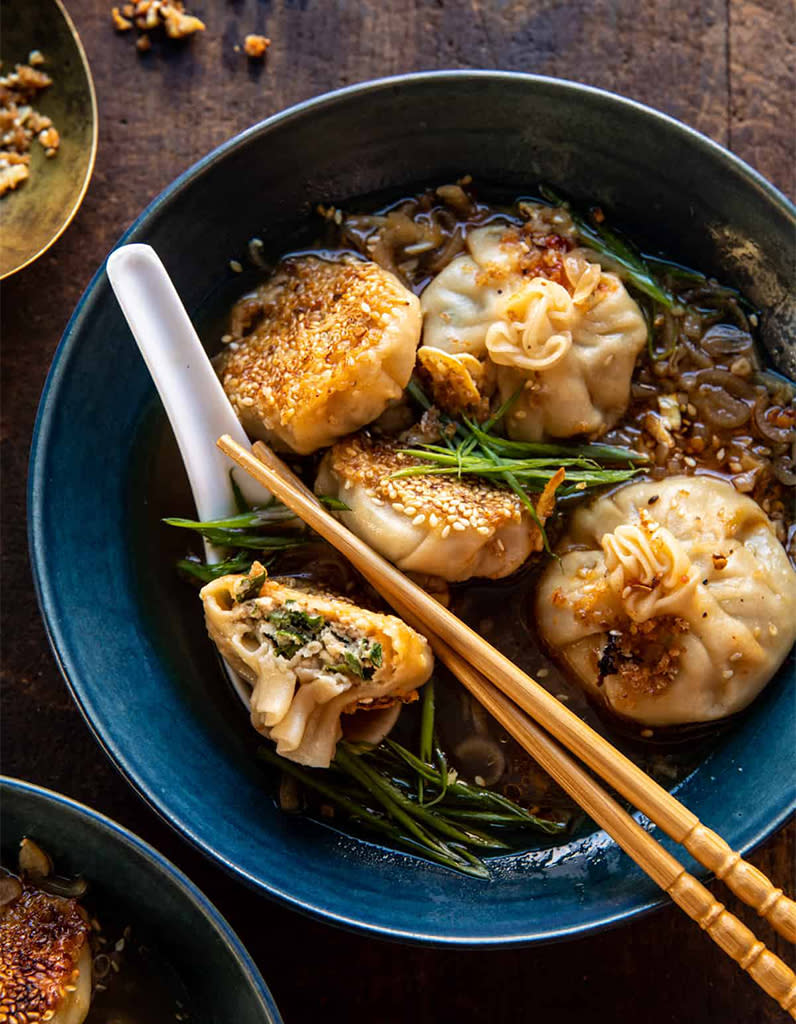 Bouillon épicé de dim sum au poulet