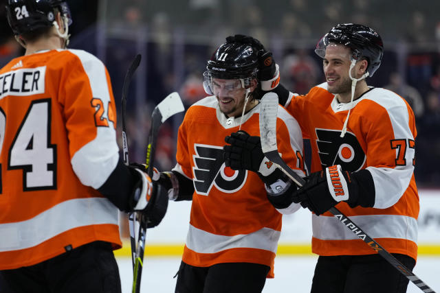 Travis Konecny powers Flyers past Blackhawks 4-3 in NHL's Global Series  game in Prague - The Globe and Mail