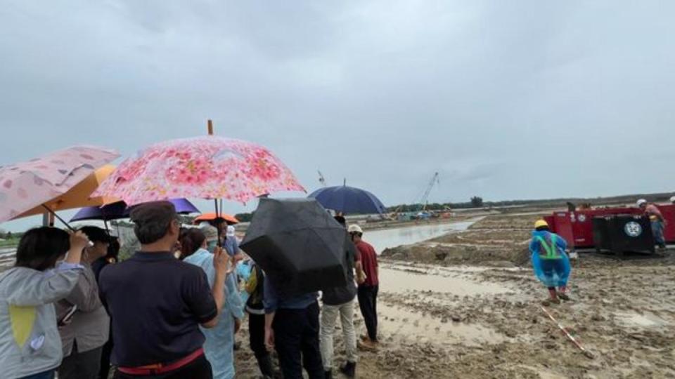 台積電嘉義廠疑似挖到遺跡，讓鄉民們笑說「歷史系大勝利」。（圖／嘉義縣政府提供）