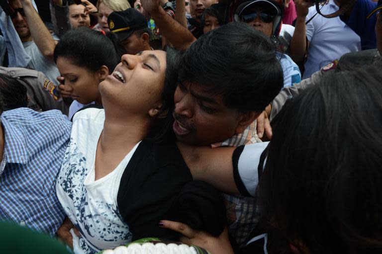 Brintha Sukumaran (L), the sister of Australian drug convict and death row prisoner Myuran Sukumaran, breaks down after arriving at Nusakambangan port in Cilalcap on April 28, 2015