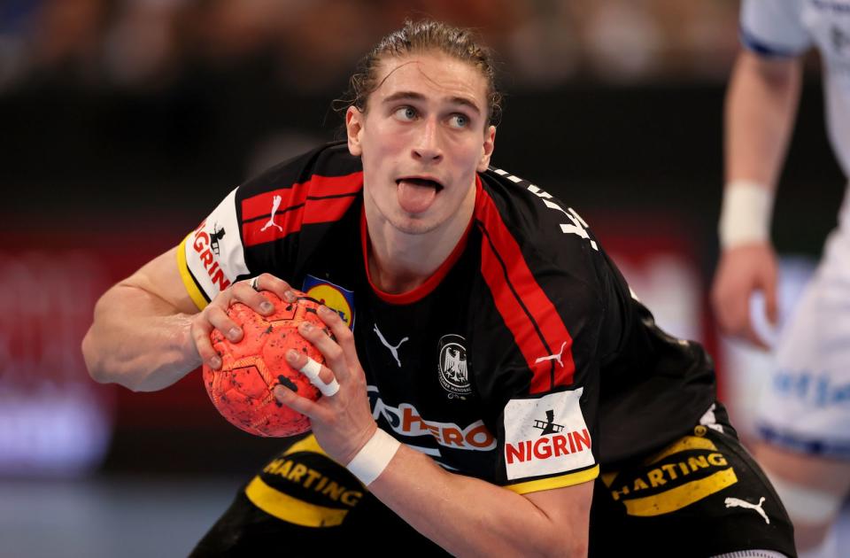 Juri Knorr (22) entpuppte sich in der ausverkauften ZAG-Arena in Hannover mit 13 Toren als einer der besten Spieler im Vorbereitungsspiel gegen Island. (Bild: 2023 Getty Images/Martin Rose)