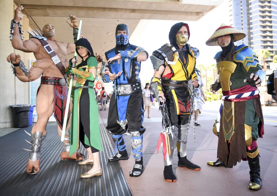 Goro, Jade, Sub-Zero, Scorpion, and Raiden from Mortal Kombat 11 cosplayers