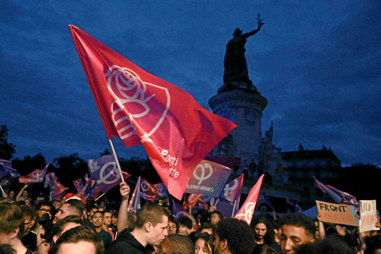 De nombreux militants de gauche se sont réunis sur la place de la République, dimanche 30 juin, après la publication des résultats du premier tour des élections législatives.  - Credit:JULIEN MATTIA / MAXPPP / EPA/MAXPPP