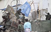 Somali police take position after Islamist group al Shabaab attacked Maka Al-Mukarama hotel in the capital Mogadishu, March 27, 2015. REUTERS/Feisal Omar TPX IMAGES OF THE DAY