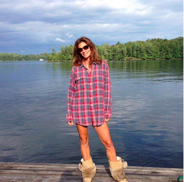 Cindy Crawford Rocked a Flannel Shirt & No Pants on Summer Vacation (Here’s How You Can Too)