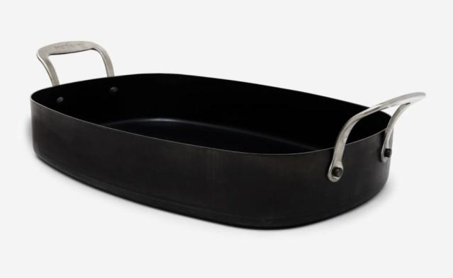 This nonstick roasting pan is perfect for holiday dinners — and