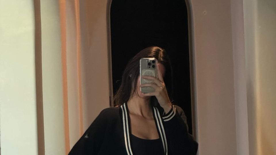 Kendall Jenner snaps a mirror selfie in an all-black athlesiure ensemble 