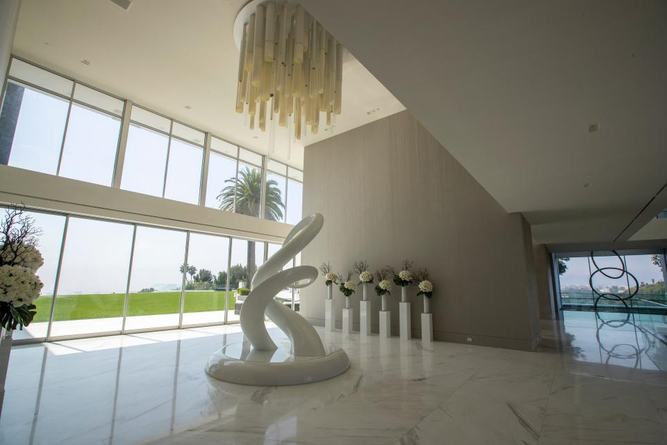 a white sculpture in a white room at mansion The One Bel Air