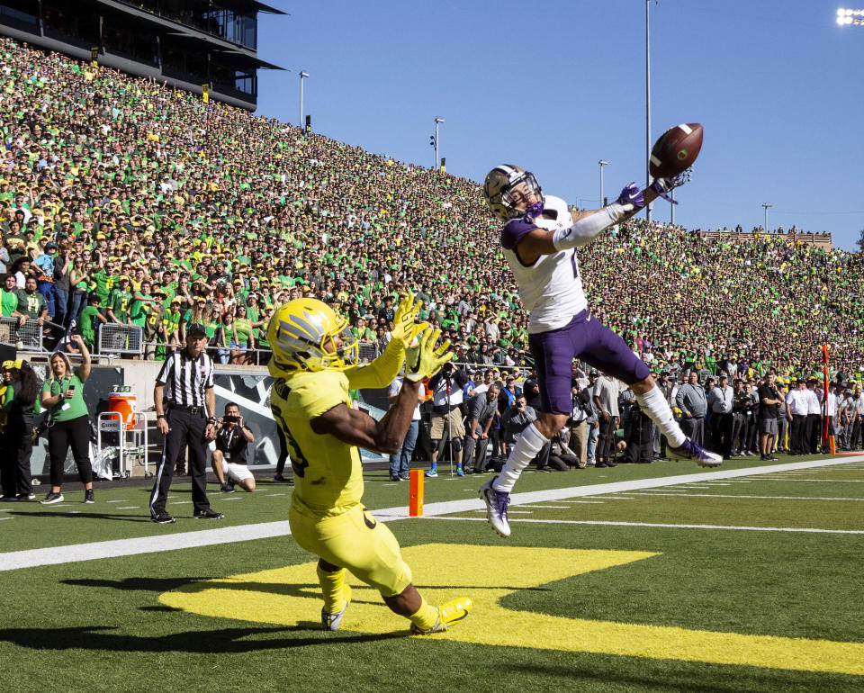 Washington defensive back Byron Murphy (1), breaks up a pass intended for Oregon wide receiver Dillon Mitchell (13), in the second quarter during an NCAA college football game in Eugene, Ore., Saturday, Oct. 13, 2018. (AP Photo/Thomas Boyd)