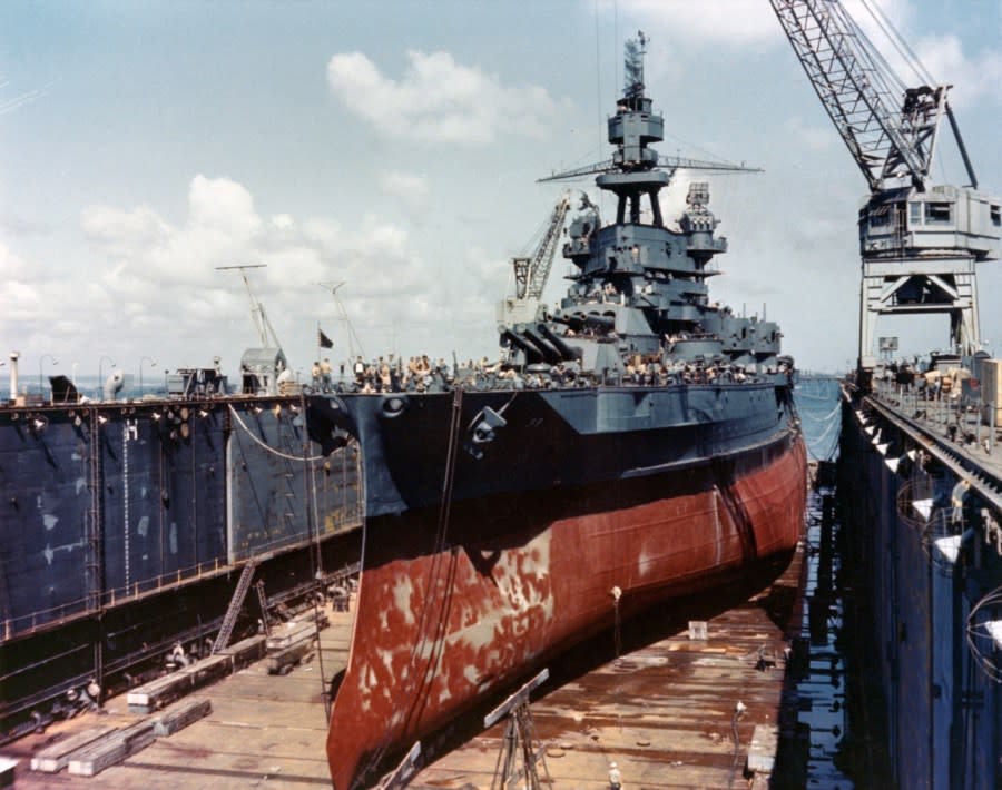 USS Pennsylvania (BB-38) Description: USS Pennsylvania (BB-38) Drydocked in an Advanced Base Sectional Dock (ABSD) at the Pacific, circa 1944. Note the extensive anti-torpedo blister built into her hull side and paravane streaming chains running from her forefoot to her foredeck. (Official U.S. Navy Photograph, now in the collections of the National Archives.)