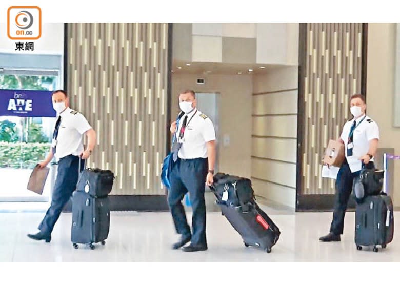 連日有國泰航空機組人員免檢安排惹非議。