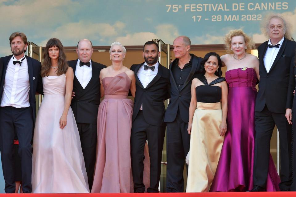 <span class="caption">Director Ruben Östlund, Charlbi Dean, Henrik Dorsin, Vicki Berlin, Arvin Kananian, Woody Harrelson, Dolly De Leon, Sunnyi Melles and Zlatko Burić attend the screening of <em>Triangle Of Sadness</em> during the 75th annual Cannes film festival.</span><span class="photo-credit">Dominique Charriau - Getty Images</span>