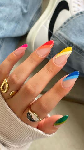 <p><a href="https://www.instagram.com/disseynails" data-component="link" data-source="inlineLink" data-type="externalLink" data-ordinal="1">disseynails</a></p>