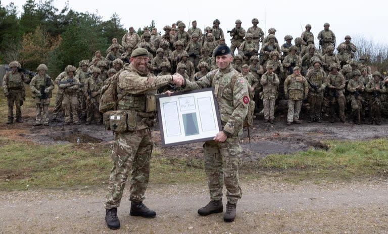 El Royal Welsh y el capitán Michael Kejser del mando del ejército danés en Nymindegab. Dinamarca aumentará el reclutamiento de soldados