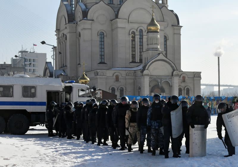 Agentes antidisturbios alineados durante una protesta en apoyo del opositor ruso Alexei Navalny celebrada en Vladivostok