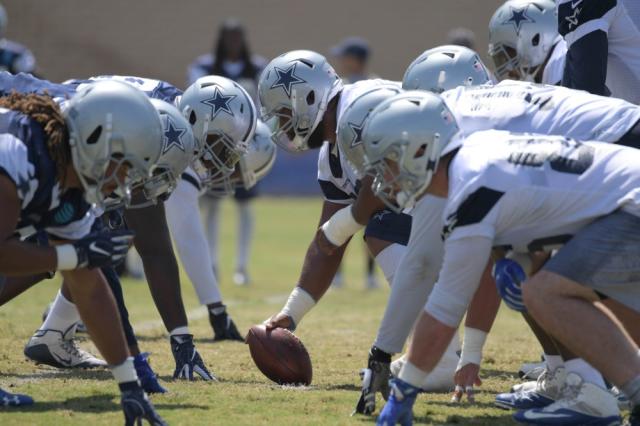 Cowboys' OL Isaac Alarcon heads to locker room with right foot injury