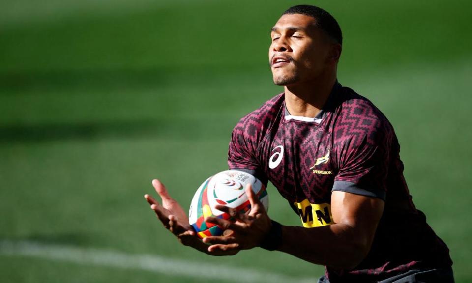 South Africa’s Damian Willemse catches the ball during the captain’s run at Cape Town Stadium on Friday.