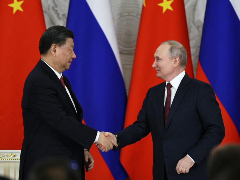 Russian President Vladimir Putin and Chinese President Xi Jinping attend a reception in Moscow