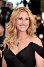 <p>Julia Roberts looks years younger than 48 and has chosen to age naturally. Our hero. <i>[Photo: Getty]</i></p>