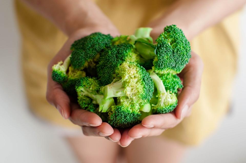 A cup of broccoli weighing around 76 grams (g) contains 3% to 3.5% of a person’s daily need for calcium, 45–54% of their daily need for vitamin C, and 64–86% of their daily need for vitamin K