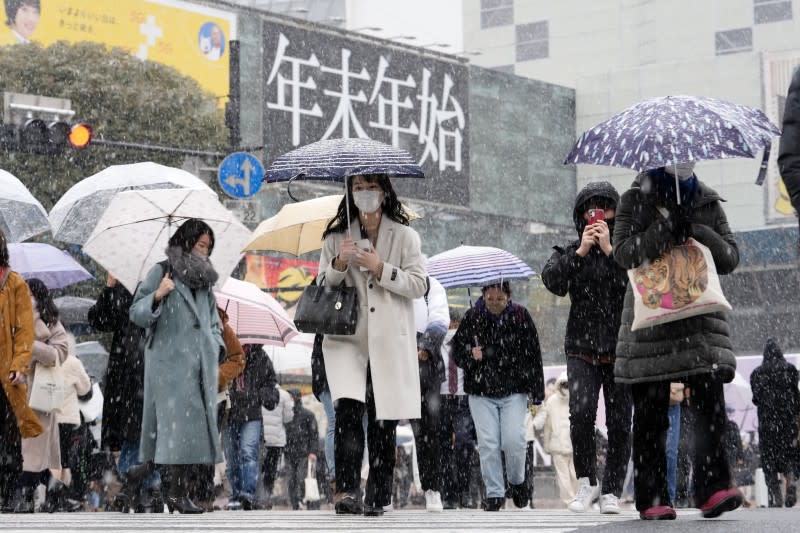 2022年1月6日，東京街頭即景。（美聯社）