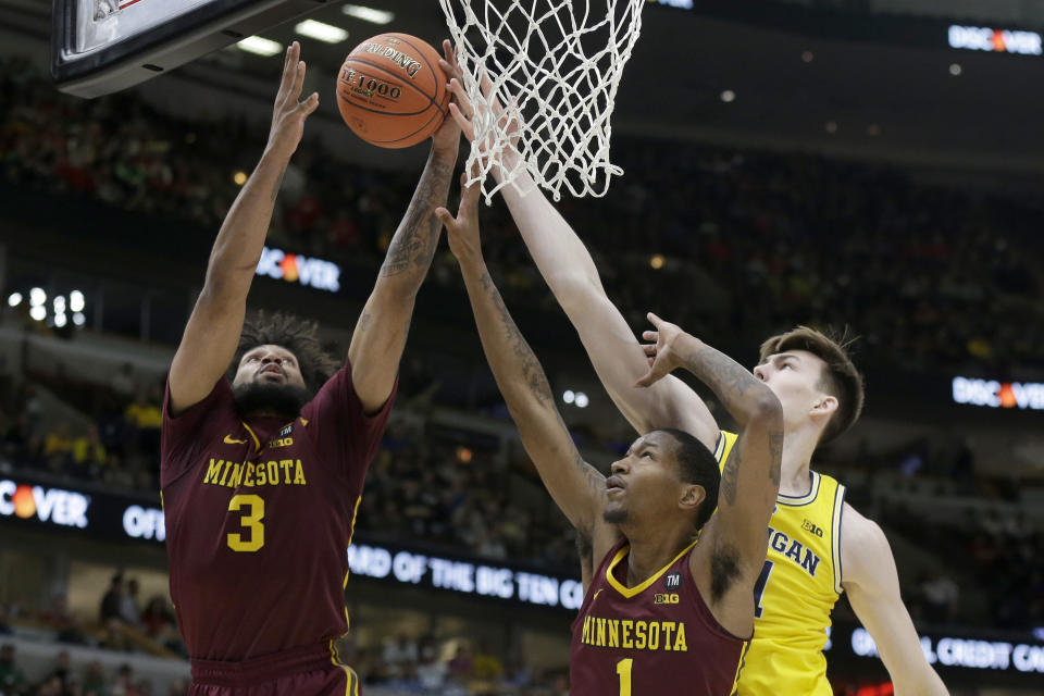Minnesota's Jordan Murphy (3), Dupree McBrayer (1) and Michigan's Colin Castleton battle for a rebound during the first half of an NCAA college basketball game in the semifinals of the Big Ten Conference tournament, Saturday, March 16, 2019, in Chicago. (AP Photo/Kiichiro Sato)