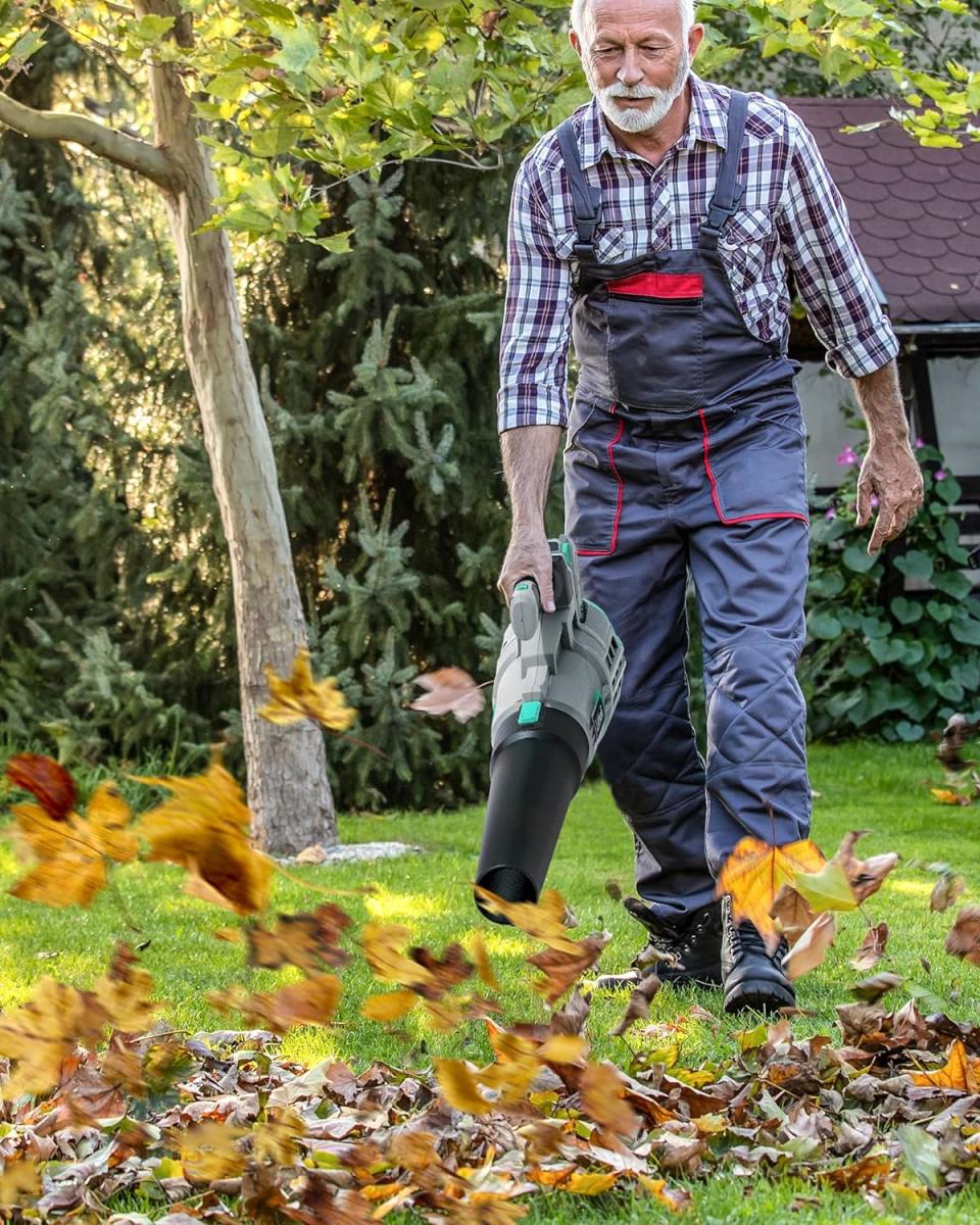 someone using the Amazon Litheli 20V Cordless Leaf Blower 