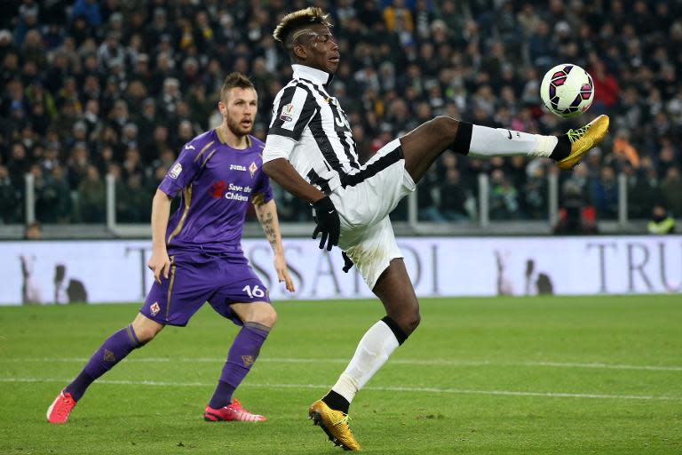 Juventus' French midfielder Labile Paul Pogba (R) controls the ball during the Italian Tim cup football match Juventus Vs Fiorentina on March 5, 2015 in Turin