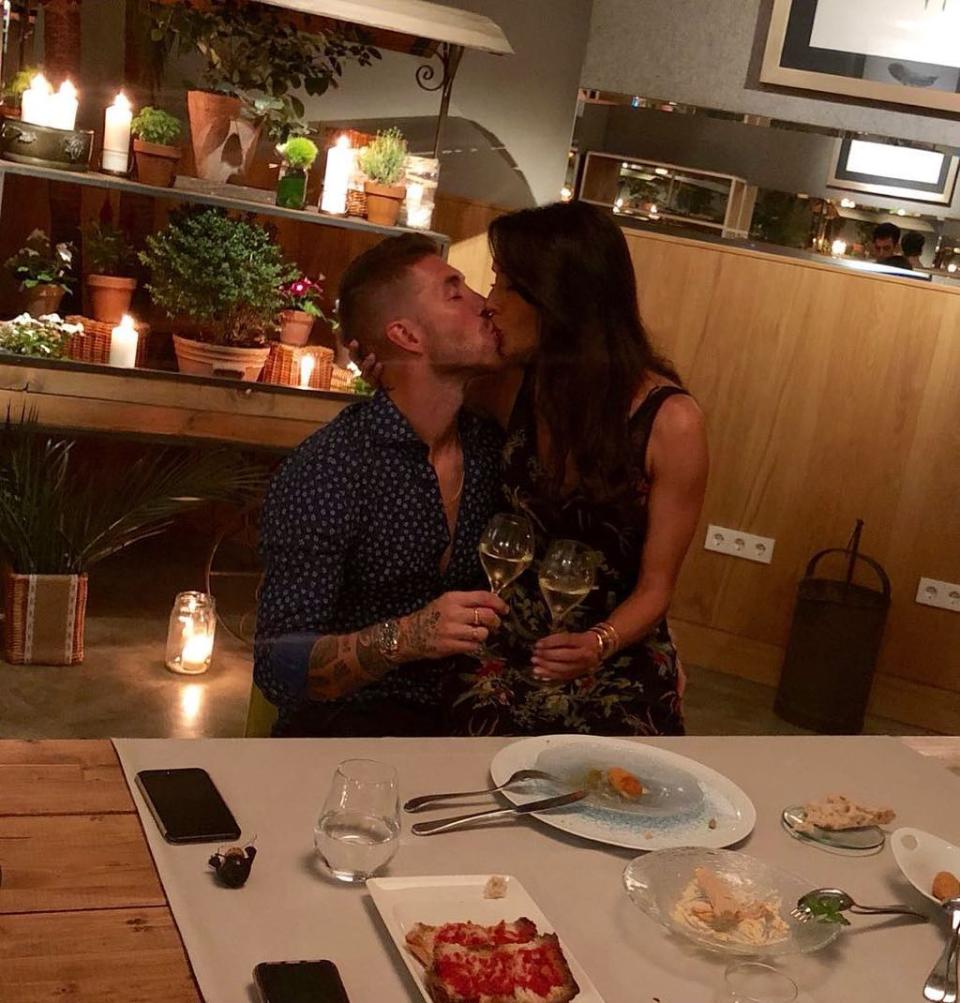 Sergio Ramos y Pilar Rubio se darán el ‘sí, quiero’ tras seis años de relación y tres hijos en común: Sergio, Marco y Alejandro. Los pequeños actuarán de pajes en la boda y llevarán hasta el altar las arras y los anillos. (Foto: Instagram / <a href="http://www.instagram.com/p/BmzB0_IHZ4b/" rel="nofollow noopener" target="_blank" data-ylk="slk:@sergioramos;elm:context_link;itc:0;sec:content-canvas" class="link ">@sergioramos</a>).