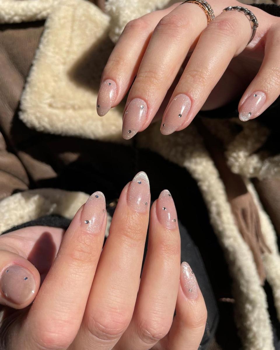 <h1 class="title">sparkles and sequins bridesmaid nails</h1><cite class="credit">[@akikonails\_nyc](https://www.instagram.com/akikonails_nyc/){: target="_blank"} and [@sakienails](https://www.instagram.com/sakienails/){: target="_blank"}</cite>