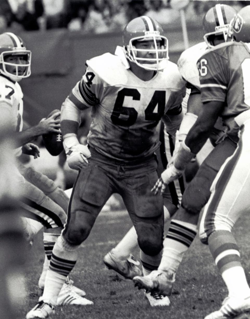 Cleveland Browns guard Joe DeLamielleure (64) in action against the Broncos, Dec. 4, 1983, in Denver. (Malcolm Emmons-USA TODAY Sports)