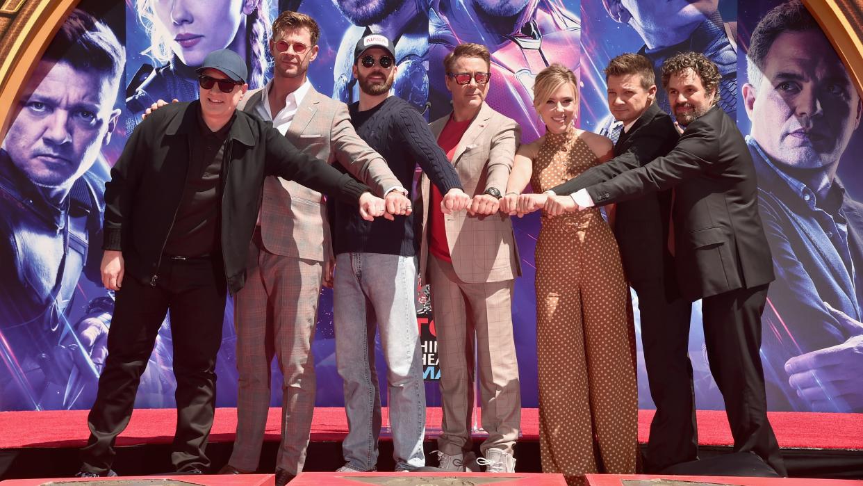  Kevin Feige, Chris Hemsworth, Chris Evans, Robert Downey Jr., Scarlett Johansson, Jeremy Renner and Mark Ruffalo. 