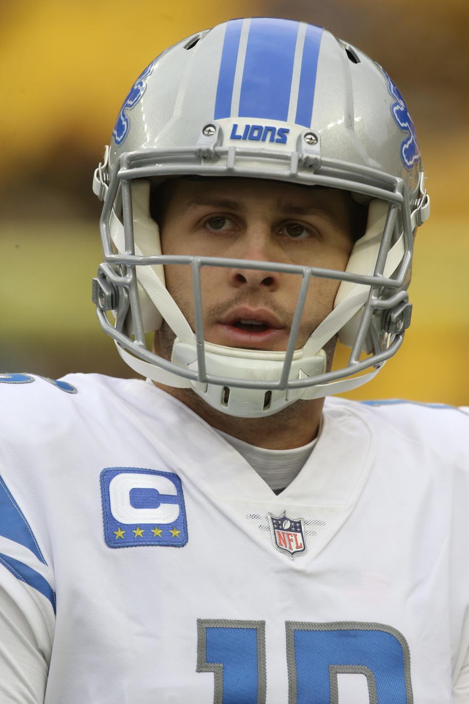 Detroit Lions quarterback Jared Goff warms up before the game against the Pittsburgh Steelers at Heinz Field, Nov. 14, 2021.