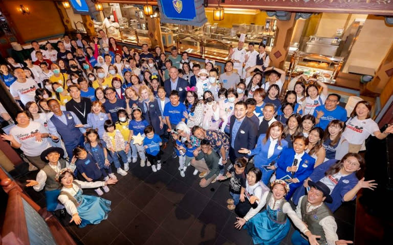 香港迪士尼樂園度假區（香港迪士尼）上週五首度聯同願望成真基金在全新「魔雪奇緣世界」為願望童實現夢想！（圖／香港迪士尼提供）