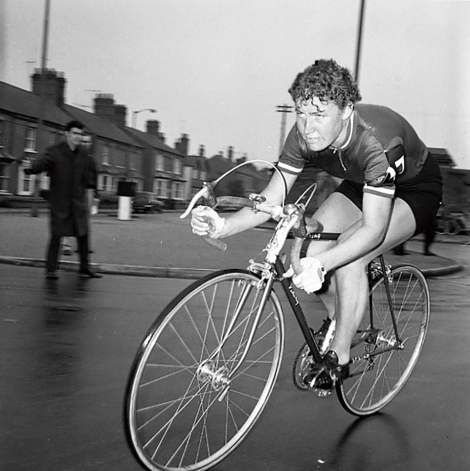 Beryl racing in 1964 - Bernard Thompson/Cycling Time Trials