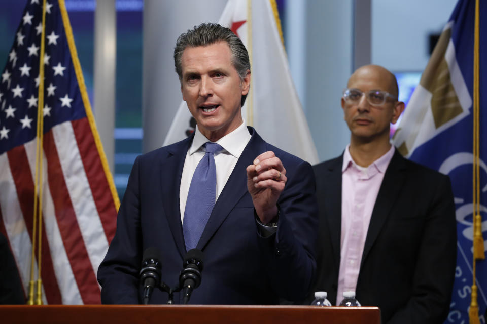 El gobernador de California Gavin Newsom ofrece una conferencia de prensa en Rancho Córdova, California, el 17 de marzo del 2020. Newsom hizo una arriesgada apuesta política al nombrar al hispano Alex Padilla para que cubra la vacante en el Senado nacional dejada por Kamala Harris, quien ocupará la vicepresidencia a partir del 20 de enero. (AP Photo/Rich Pedroncelli, Pool, File)