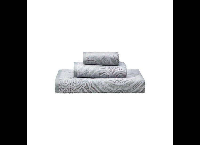 Fieldcrest Luxury Ogie Towels, $20, from <a href="http://www.target.com/p/Fieldcrest-Luxury-Ogie-3pc-Towel-Set-White/-/A-12700815" target="_hplink">Target</a>.  