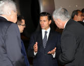 Mexican President Enrique Peña Nieto talks with dignataries after arriving in Tel Aviv, Israel, ahead of the funeral of former Israeli President Shimon Peres. Foto: Associated Press