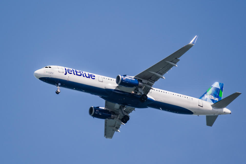 Feb 19, 2020 San Francisco / CA / USA - JetBlue aircraft preparing for landing at San Francisco Airport; JetBlue Airways Corporation, stylized as jetBlue, is a major American low cost airline