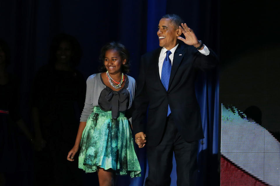 Un años después Sasha y Barack Obama celebraron de nuevo en Chicago su victoria en los comicios generales, aunque esta vez sorprendió al mundo dejando atrás el estilo infantil de la primera vez. (Foto: Chip Somodevilla / Getty Images)