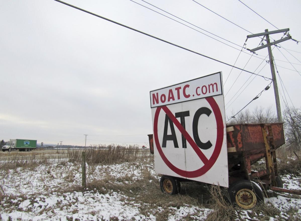 Utilities complete transmission line linking Iowa and Wisconsin