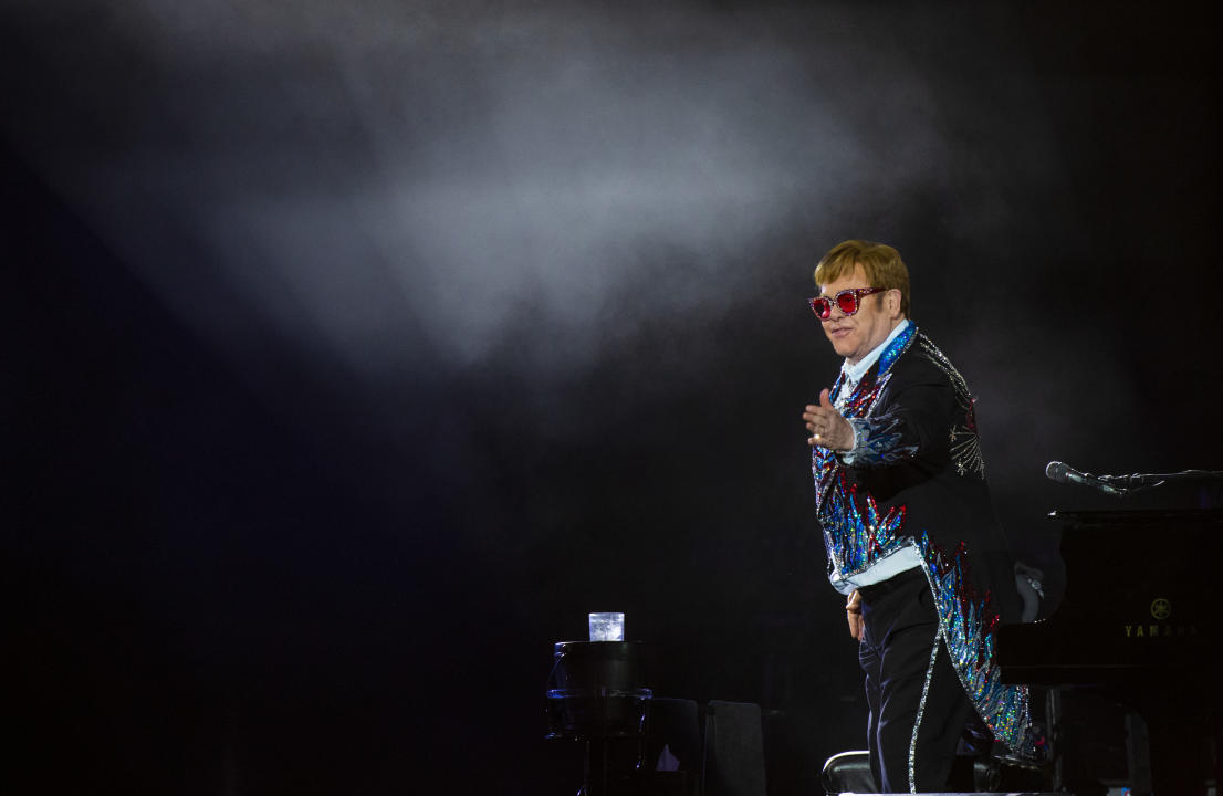 LOS ANGELES, CA - November 20, 2022 - Elton John thanks the crowd on the last of 3-night stand to finish the American leg of his farewell tour at Dodger Stadium on Sunday, Nov. 20, 2022 in Los Angeles, CA. (Brian van der Brug / Los Angeles Times via Getty Images)