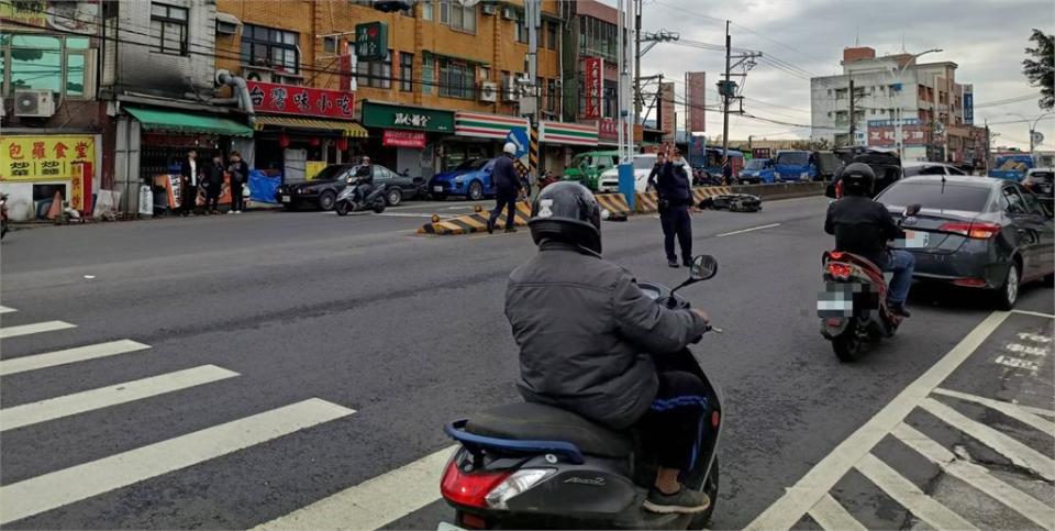 快新聞／淡水22歲男警巡邏被車撞 緊急送醫急救