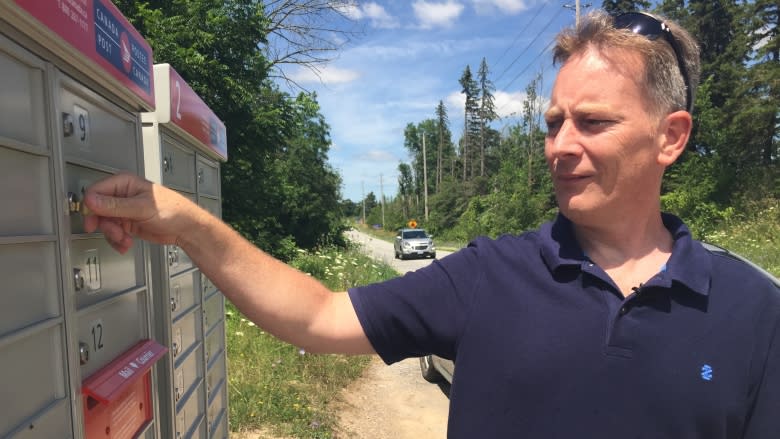 Canada Post 'inventing rules' to bring in community mailboxes, says Milton man