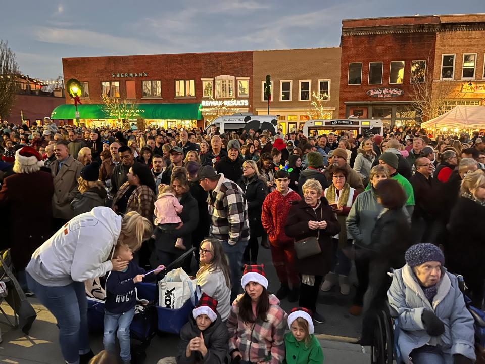 The city of Hendersonville held its annual Christmas Tree Lighting and arrival of Santa Claus on Nov. 24 on Main Street at the Historic Henderson County Courthouse.