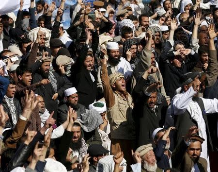 Hundreds of Afghan Islamic clerics gather during a protest to condemn the killing of Farkhunda, in Kabul March 26, 2015. REUTERS/Omar Sobhani