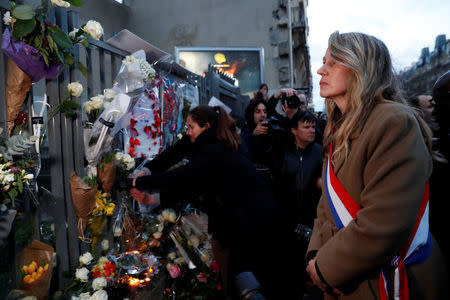 People and officials attend a gathering, organised by the CRIF Jewish organisation, in memory of Mireille Knoll, in Paris, France, March 28, 2018. REUTERS/Gonzalo Fuentes