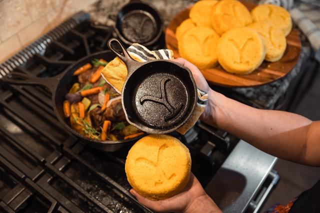 Lodge Yellowstone 8 Quart Seasoned Cast Iron Power Y Deep Camp Dutch Oven,  12 inch Diameter