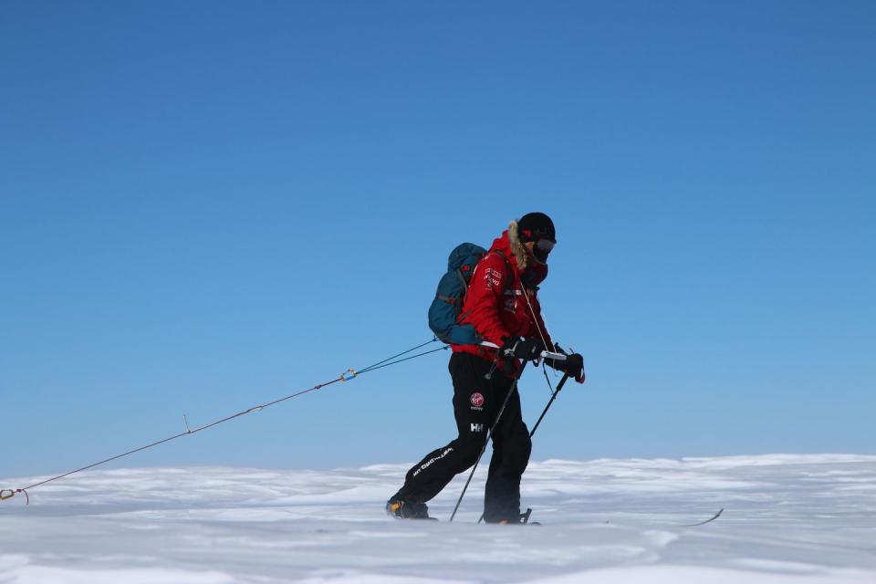 prince harry walking with the wounded south pole allied challenge